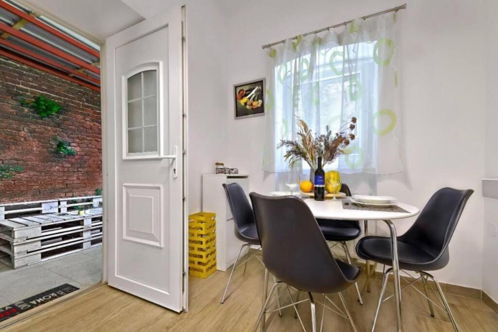 Apartment One Downtown *