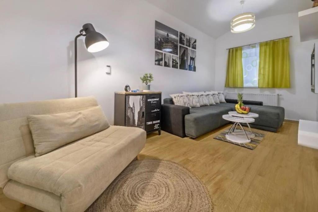One Downtown Apartment *