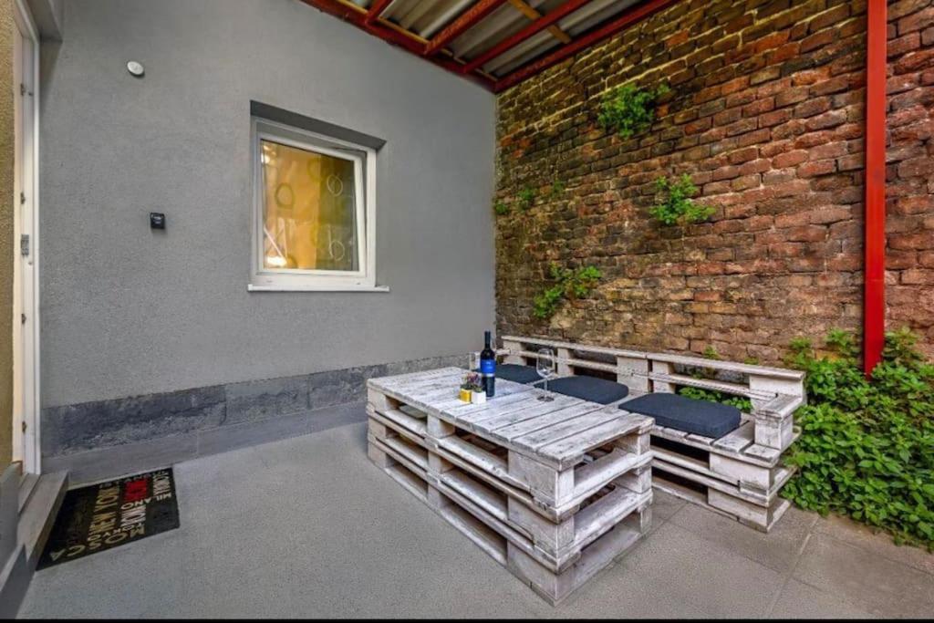One Downtown Apartment *